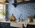 Easy-Walls Blauw Wit Behang - Mediterraan Tegelpatroon - Voorgelijmd Vinylbehang - 52 cm x 10,06 m