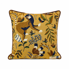 Exclusief Geborduurd Sierkussen 50 x 50 cm – Jungle Design Okergeel – Gemaakt in Nederland