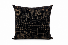Sierkussen Croco Black – Hotel Chique Woonaccessoire