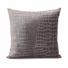 Sierkussen 45 x 45 cm – Zilver Crocoprint Design – Gemaakt in Nederland