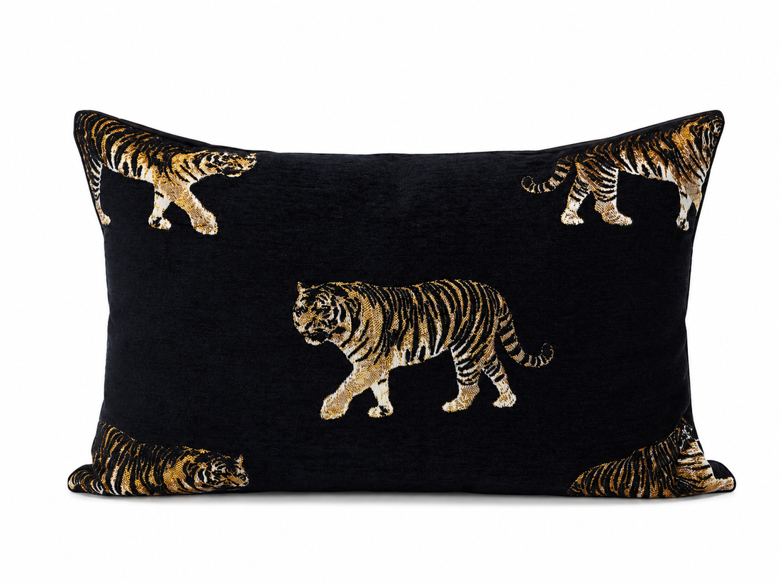 Sierkussen Tiger – Zwart/Goud – 35 × 45 cm | Hotel Chique Woonaccessoire