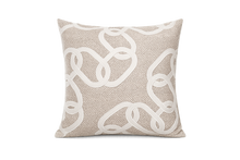 Luxe Beige Sierkussen 40 x 40 cm — Gemaakt in Nederland — Hotel Chique Woonaccessoire