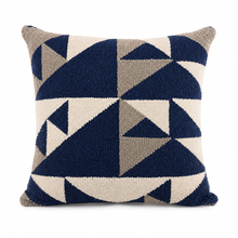 Sierkussen 45 x 45 cm – Geometrisch Design in Donkerblauw, Crème en Taupe – Gemaakt in Nederland