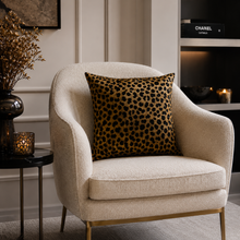 Sierkussen Serengeti Bronze 60x60 cm – Luxe Panterprint – Hotel Chique Woonaccessoire