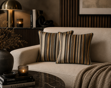 Sierkussen Stripe Elegance – Tijdloze Strepen met een Luxe Uitstraling