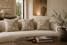 Luxe Beige Sierkussen 40 x 40 cm — Gemaakt in Nederland — Hotel Chique Woonaccessoire
