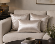 Sierkussen Champagne Satin – Hotel Chique Woonaccessoire