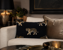 Sierkussen Tiger – Zwart/Goud – 35 × 45 cm | Hotel Chique Woonaccessoire
