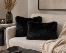 Sierkussen Faux Fur Black 40x60 cm – Luxe Zwart Sierkussen – Hotel Chique Woonaccessoire