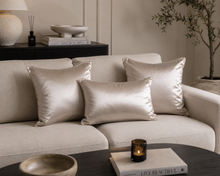 Sierkussen Champagne Satin – Hotel Chique Woonaccessoire