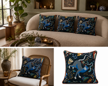 Exclusief Geborduurd Jungle Sierkussen 50 x 50 cm – Donkerblauw – Gemaakt in Nederland