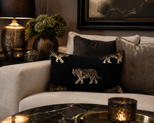 Sierkussen Tiger – Zwart/Goud – 35 × 45 cm | Hotel Chique Woonaccessoire