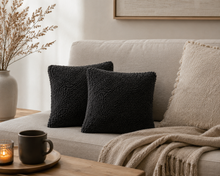 Sierkussen Bouclé Charcoal – Donker Antraciet – 45 × 45 cm – Hotel Chique Woonaccessoire