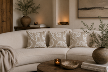 Luxe Beige Sierkussen 40 x 40 cm — Gemaakt in Nederland — Hotel Chique Woonaccessoire