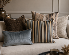 Sierkussen Stripe Elegance – Tijdloze Strepen met een Luxe Uitstraling