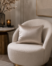 Sierkussen Champagne Satin – Hotel Chique Woonaccessoire