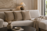 Luxe Beige Velvet Sierkussen 60 x 60 cm met Elegant Gridpatroon Gemaakt in Nederland — Hotel Chique Woonaccessoire