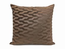 Luxe Taupe Velvet Sierkussen 45 x 45 cm met Geometrisch Reliëf Gemaakt in Nederland — Hotel Chique Woonaccessoire