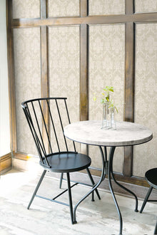Wallquest Istres Behang – Luxe Damast – Bay, Sugar, Dewdrop Green, Sand & Smoke