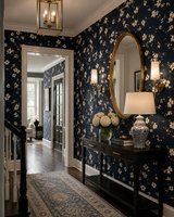 York Wallcoverings Fifth Avenue Designs FB1403 Behang – Donkerblauw met Witte Bloesem & Bruine Takken – Vliesbehang – 52 cm x 10,05 m